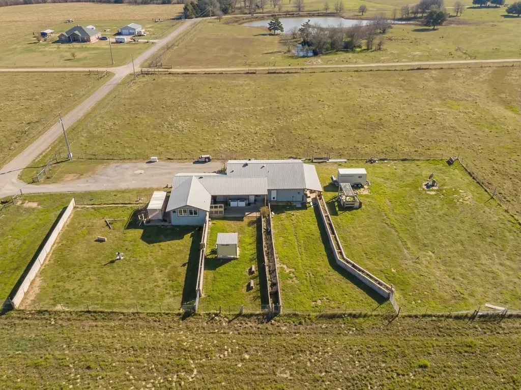 142 Zimmerhanzel Road Flatonia TX 78941