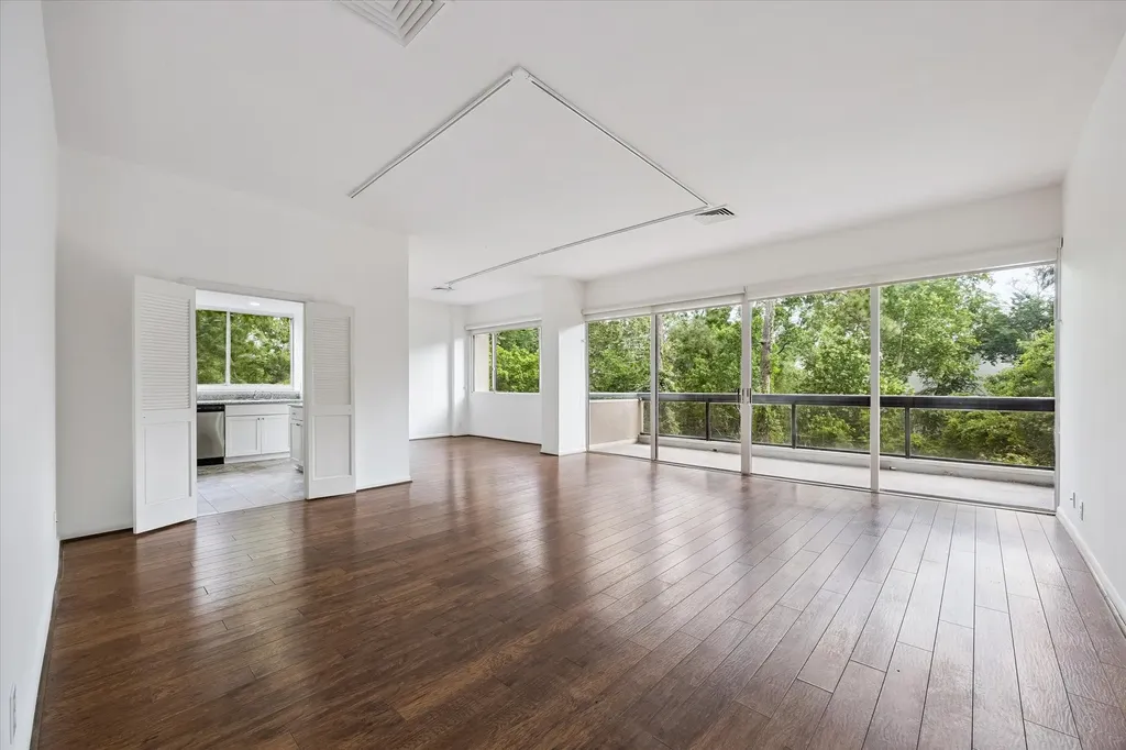 49 Briar Hollow Lane 101 Houston TX 77027