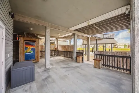 519 Westerly Drive Tiki Island TX 77554