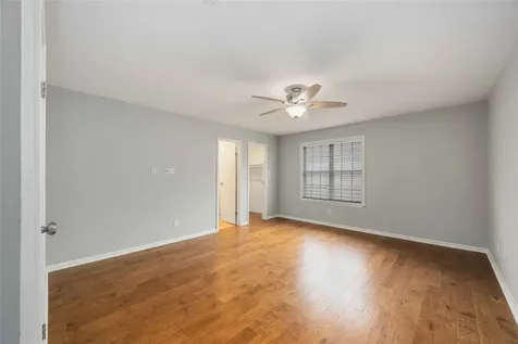 9850 Pagewood Lane 1305 Houston TX 77042
