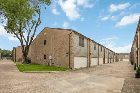 9850 Pagewood Lane 1305 Houston TX 77042