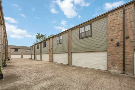 9850 Pagewood Lane 1305 Houston TX 77042