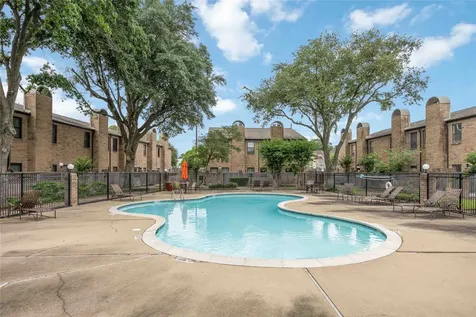 9850 Pagewood Lane 1305 Houston TX 77042