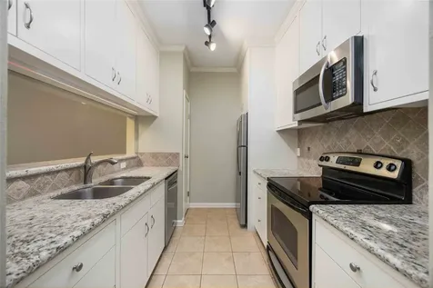9850 Pagewood Lane 1305 Houston TX 77042