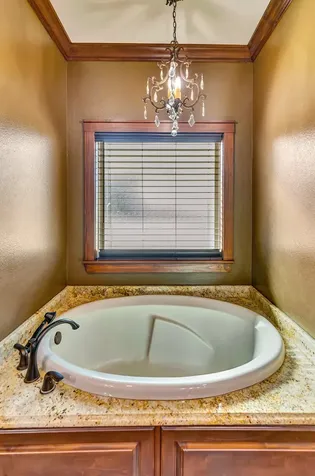121 Spring Ridge Victoria TX 77904
