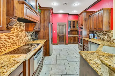 121 Spring Ridge Victoria TX 77904