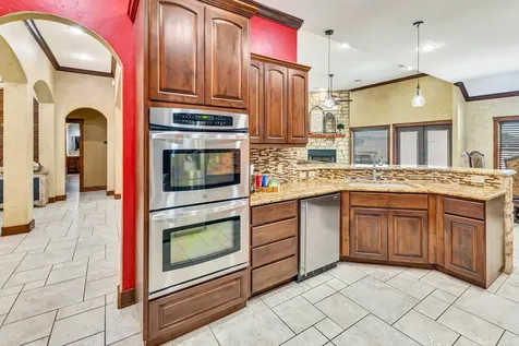 121 Spring Ridge Victoria TX 77904