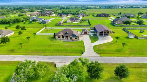 121 Spring Ridge Victoria TX 77904
