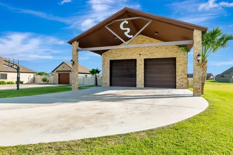 121 Spring Ridge Victoria TX 77904