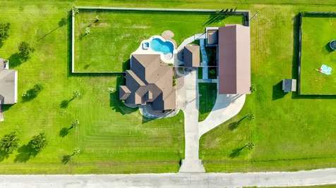121 Spring Ridge Victoria TX 77904