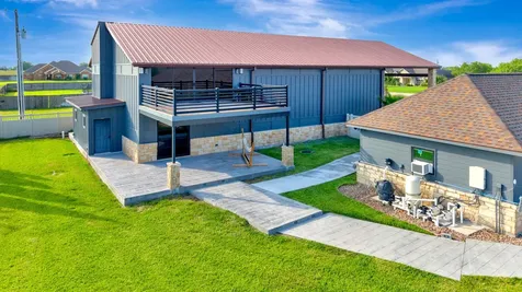 121 Spring Ridge Victoria TX 77904