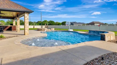 121 Spring Ridge Victoria TX 77904