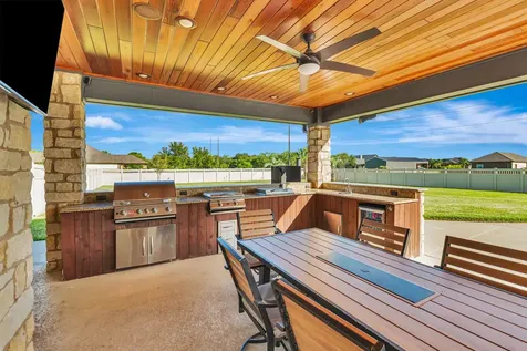 121 Spring Ridge Victoria TX 77904