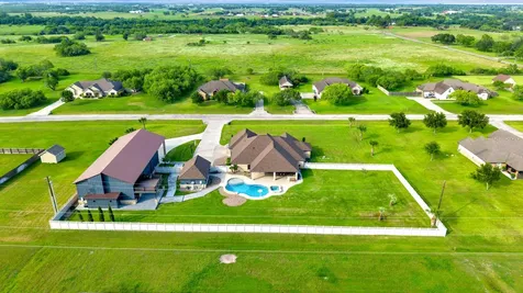 121 Spring Ridge Victoria TX 77904