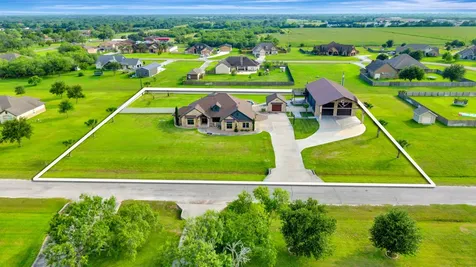 121 Spring Ridge Victoria TX 77904