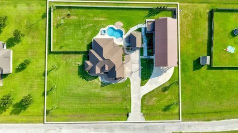 121 Spring Ridge Victoria TX 77904