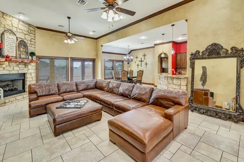 121 Spring Ridge Victoria TX 77904