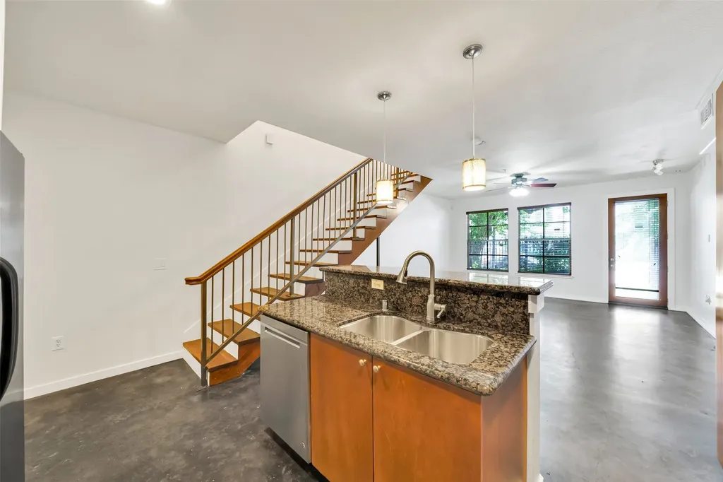 2216 Chenevert Street 6 Houston TX 77003