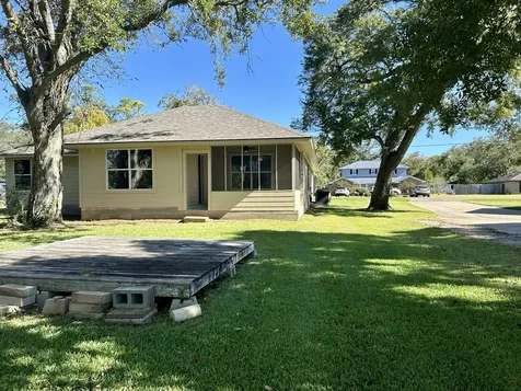 216 Sleepy Hollow Drive Lake Jackson TX 77566