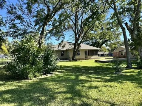 216 Sleepy Hollow Drive Lake Jackson TX 77566