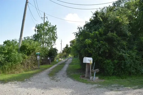 2304 Old Road Friendswood TX 77546