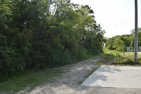 2304 Old Road Friendswood TX 77546