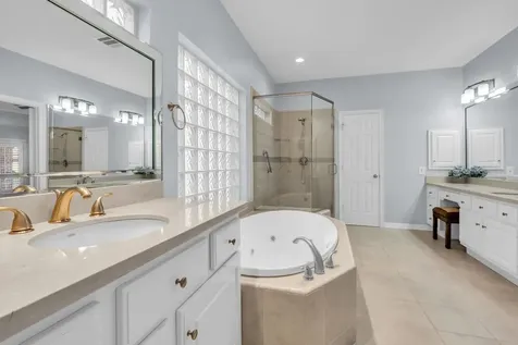 41 Wynden Oaks Drive Houston TX 77056