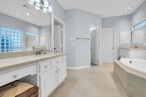 41 Wynden Oaks Drive Houston TX 77056