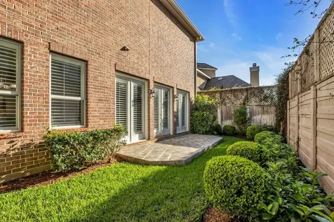 41 Wynden Oaks Drive Houston TX 77056