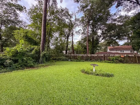 229 Hickory Drive Huntsville TX 77340