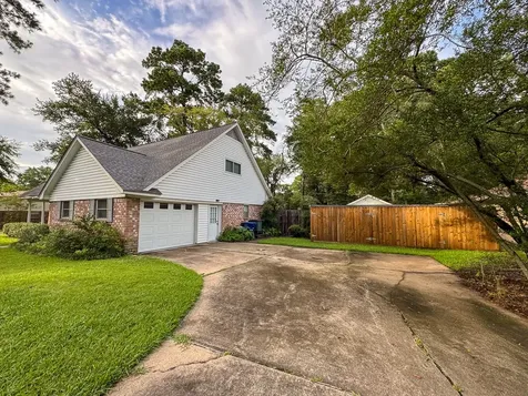 229 Hickory Drive Huntsville TX 77340