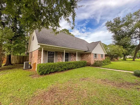 229 Hickory Drive Huntsville TX 77340