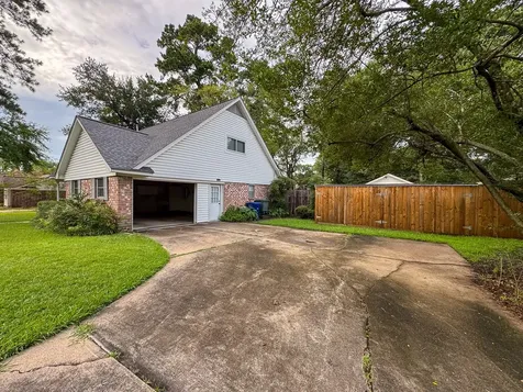229 Hickory Drive Huntsville TX 77340