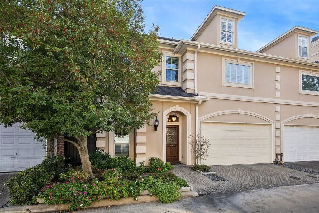 5823 Augusta Court Houston TX 77057