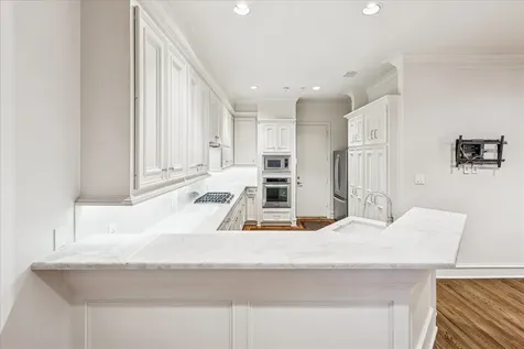 5823 Augusta Court Houston TX 77057