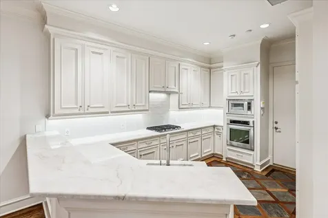 5823 Augusta Court Houston TX 77057