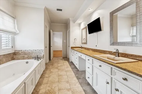 5823 Augusta Court Houston TX 77057