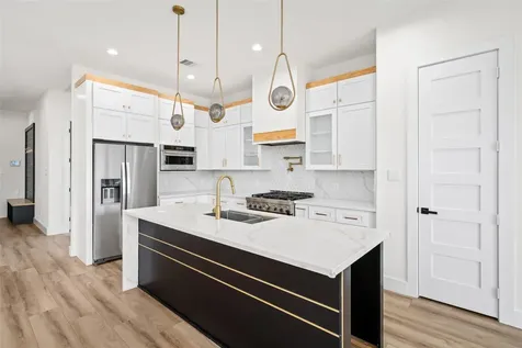 306 E 40th Street A Houston TX 77018