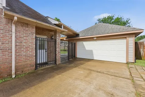 3406 Castle Pond Court Pearland TX 77584