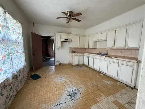 1709 Hussion Street Houston TX 77003