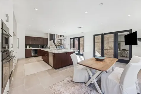 10 S Briar Hollow Lane 53 Houston TX 77027
