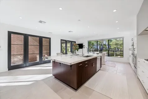 10 S Briar Hollow Lane 53 Houston TX 77027