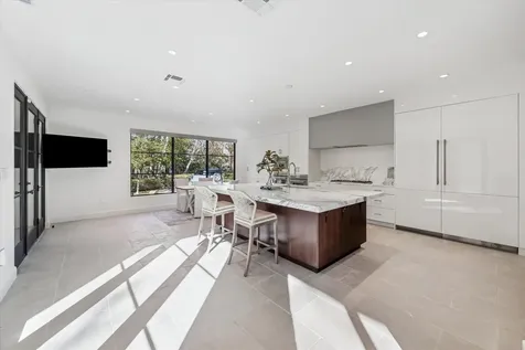 10 S Briar Hollow Lane 53 Houston TX 77027