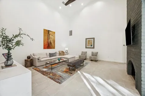 10 S Briar Hollow Lane 53 Houston TX 77027