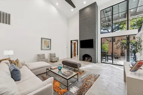 10 S Briar Hollow Lane 53 Houston TX 77027