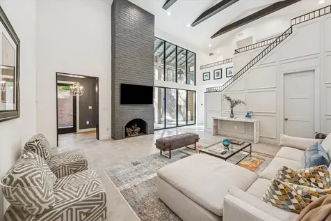 10 S Briar Hollow Lane 53 Houston TX 77027