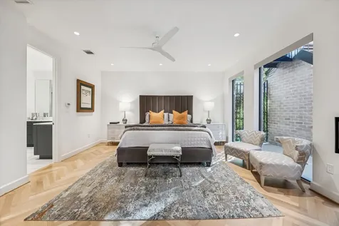 10 S Briar Hollow Lane 53 Houston TX 77027