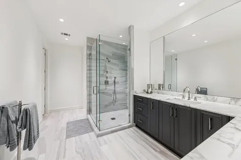 10 S Briar Hollow Lane 53 Houston TX 77027