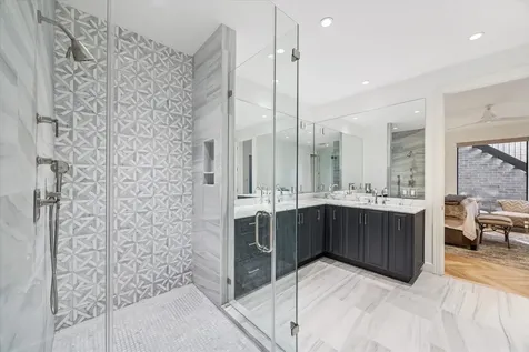 10 S Briar Hollow Lane 53 Houston TX 77027