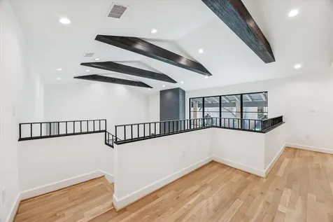 10 S Briar Hollow Lane 53 Houston TX 77027